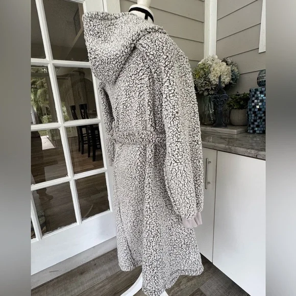 Pottery Barn Coziest Sherpa Robe Heathered Gray Size-Large L - Picture 3 of 10